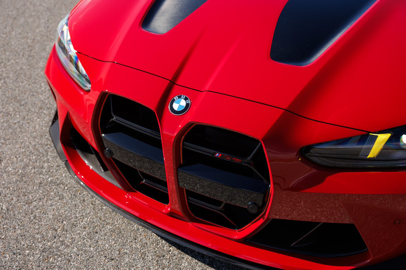 SMALL_P90641058_highRes_the-bmw-m3-cs-handsc